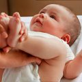 夢占い 赤ちゃんのウンチは金運 恋愛運向上が基本だが、精神疲労の可能性もあり。
